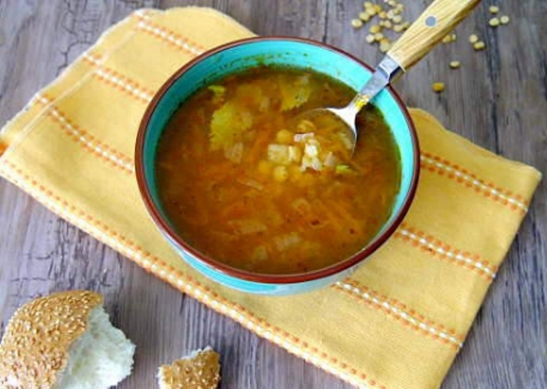 gorohovyj-s-tomatnoj-pastoj