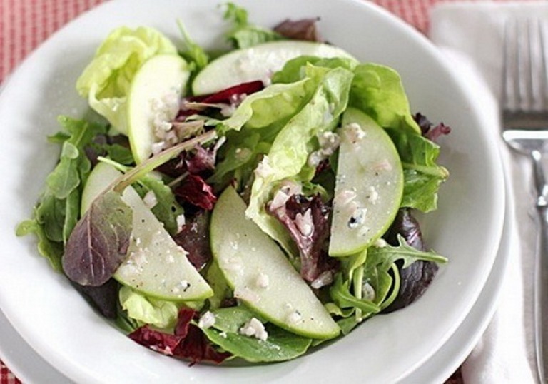 salat-s-yablokami