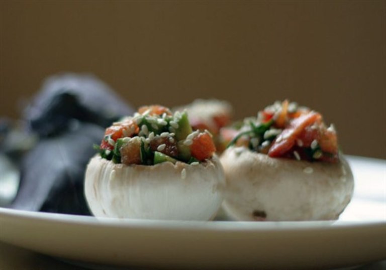 shampinony-zapechenye-s-ovoshhami