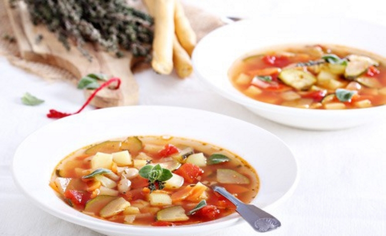 sup-s-fasolyu-i-cukkini