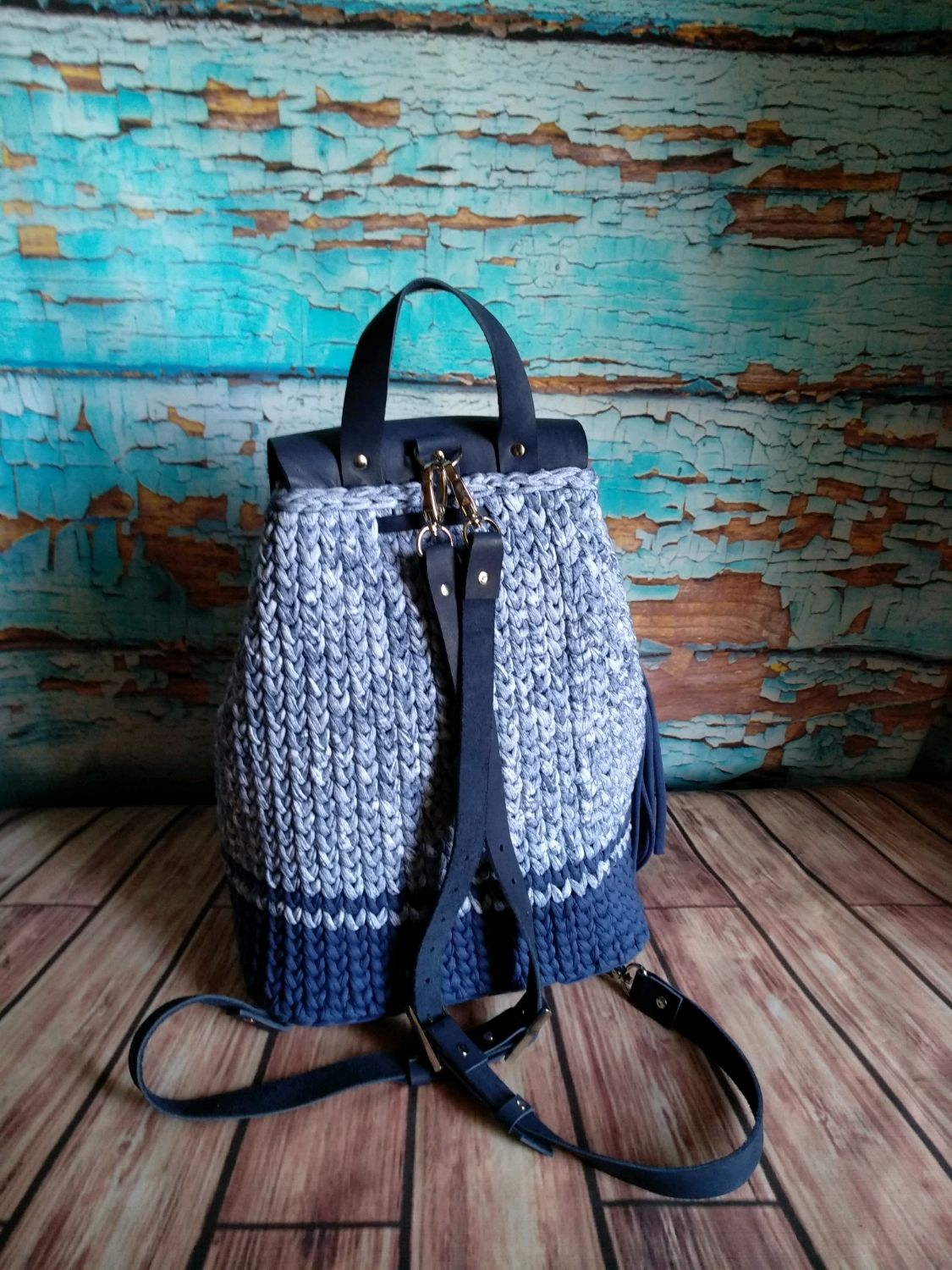 4568374cd353feeb745cfecb18fq-sumki-i-aksessuary-ryukzak-iz-trikotazhnoj-pryazhi-s-kozhanoj