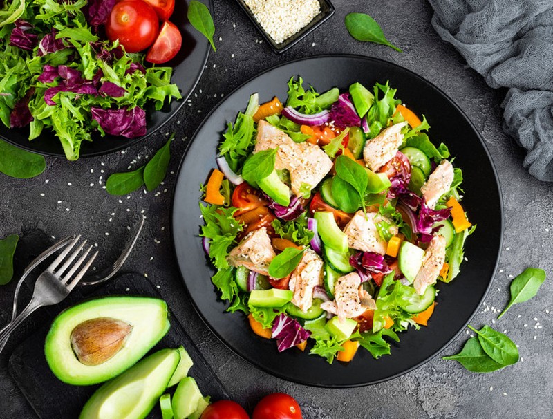 286-diabetic-grilled-salmon-avocado-salad_091418_1021x779_2959761669
